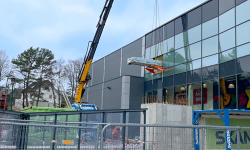 Skanska AS Converts Retail Spaces with Liftroller Wall