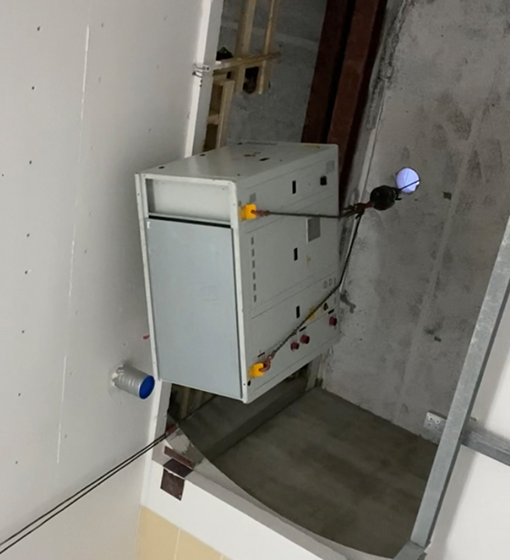 Cooling-Unit Liftroller Wall rolling materials into the second floor